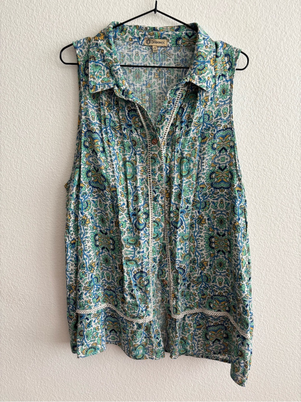 Democracy Sleeveless Paisley Button-Front Camisole in Teal and Green